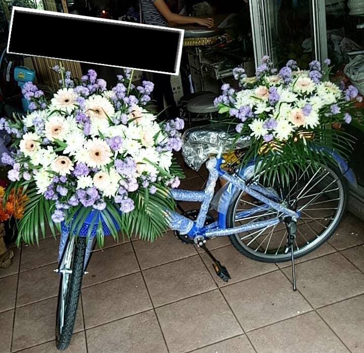 พวงหรีดจักรยาน รหัส BIKE-01 ราคา 3800 บาท