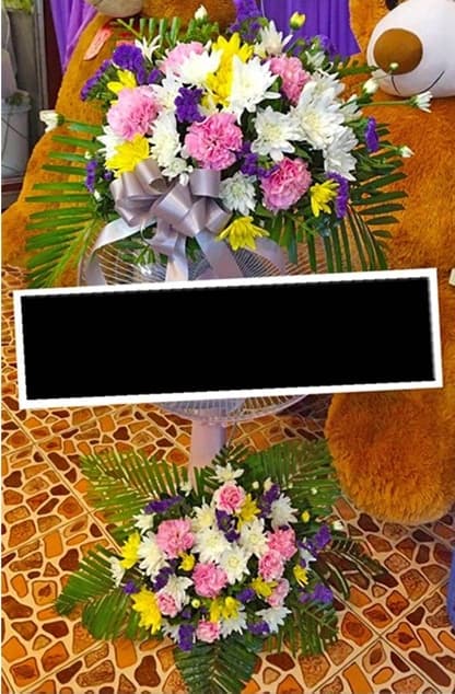 พวงหรีดพัดลม รหัส P001 ราคา 2500 บาท